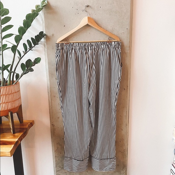 WHO WHAT WEAR SILKY WIDE LEG PANTS - Picture 2 of 4